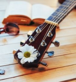 chitara si floare