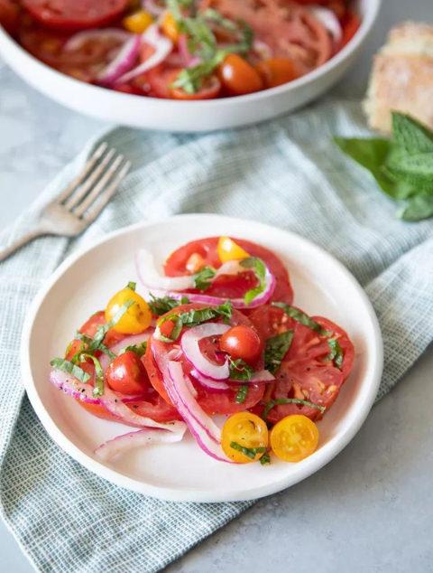 Salata simpla de rosii de vara